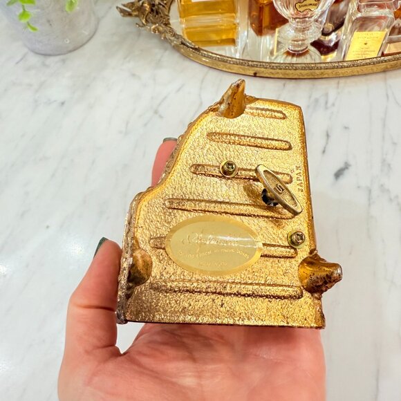 Vintage Hollywood Regency Music box with Puppy and Bunny - Picture 8 of 13